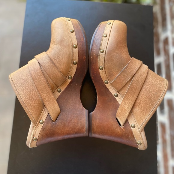 UGG Australia Natalee Tan Leather Wedge Wood Heel Clogs Mules Size 8 - Picture 8 of 12